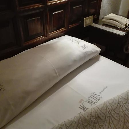 Monclus Hotel Palencia Luaran gambar