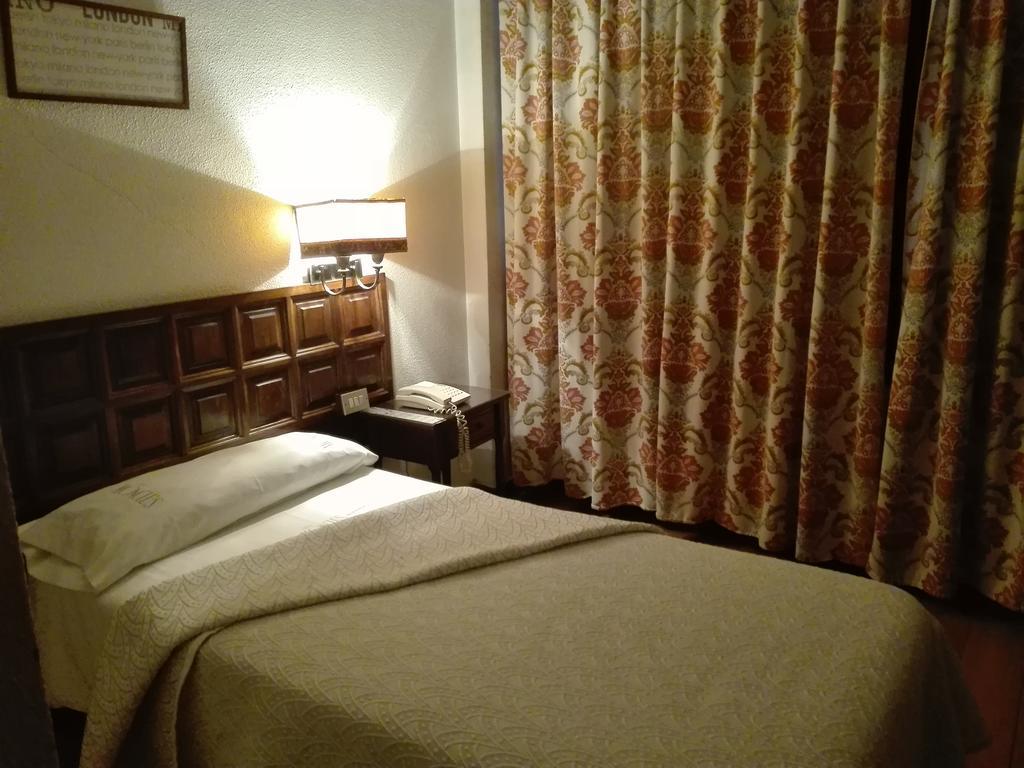 Monclus Hotel Palencia Luaran gambar